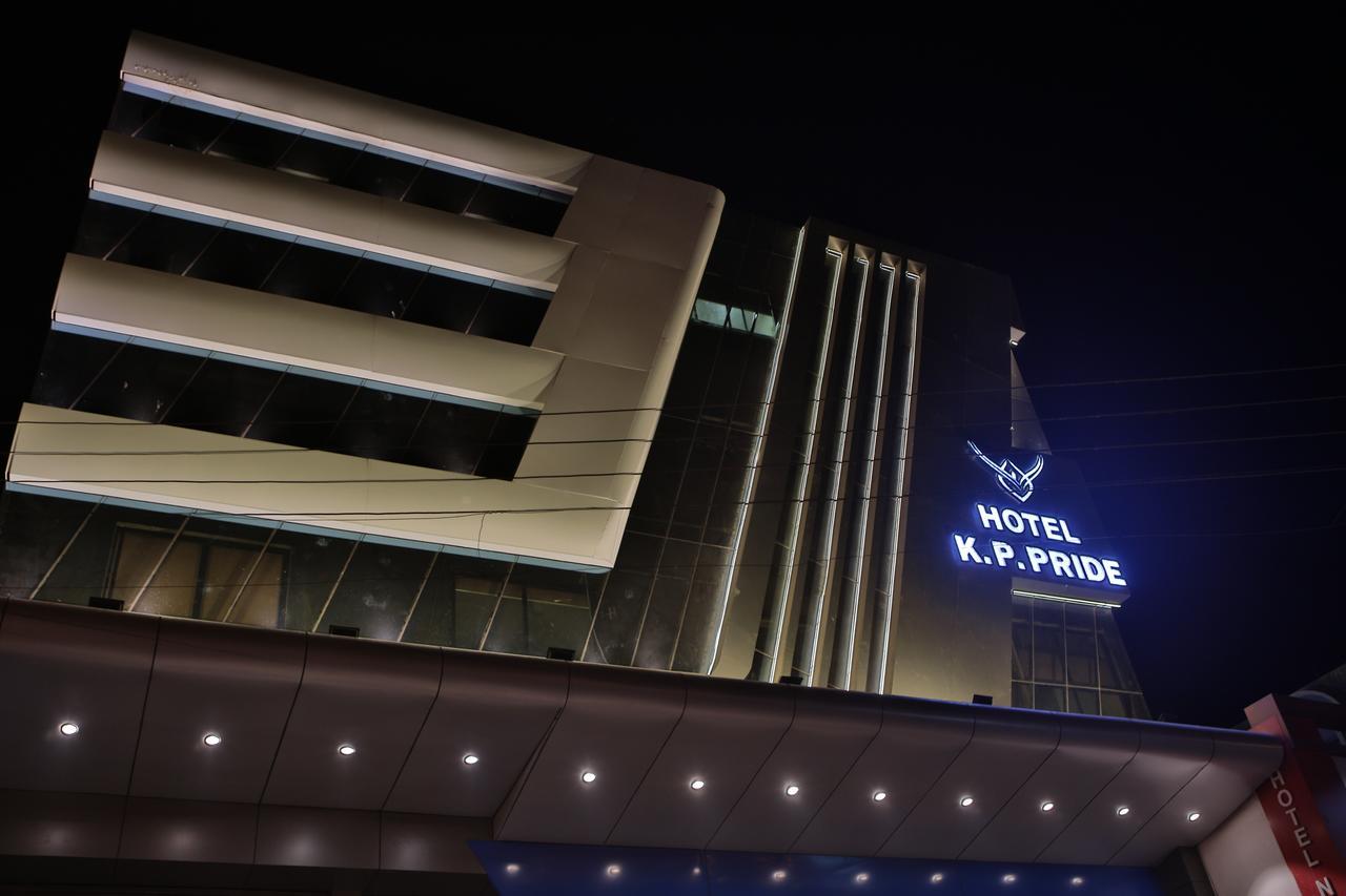 Hotel K P Pride Jālgaon Exterior foto