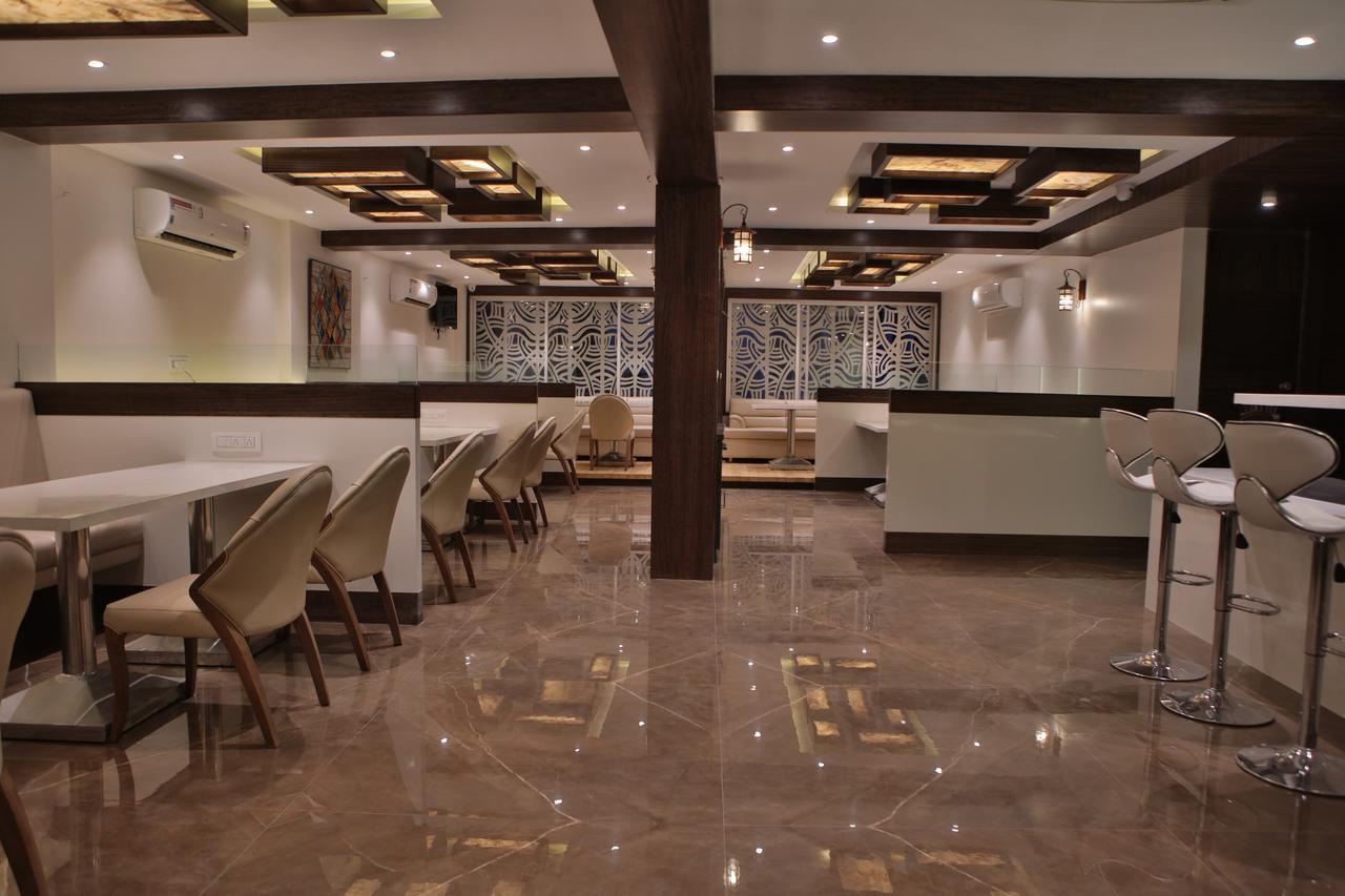 Hotel K P Pride Jālgaon Exterior foto