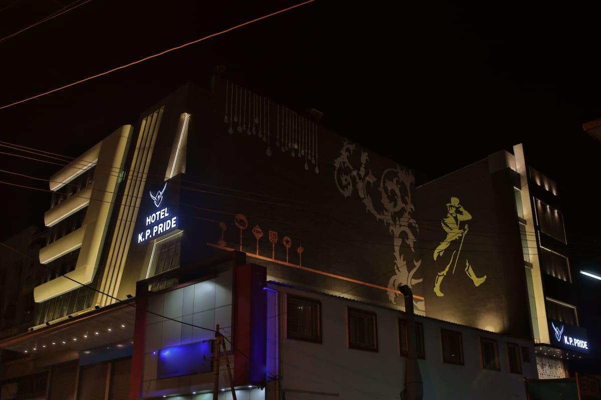 Hotel K P Pride Jālgaon Exterior foto