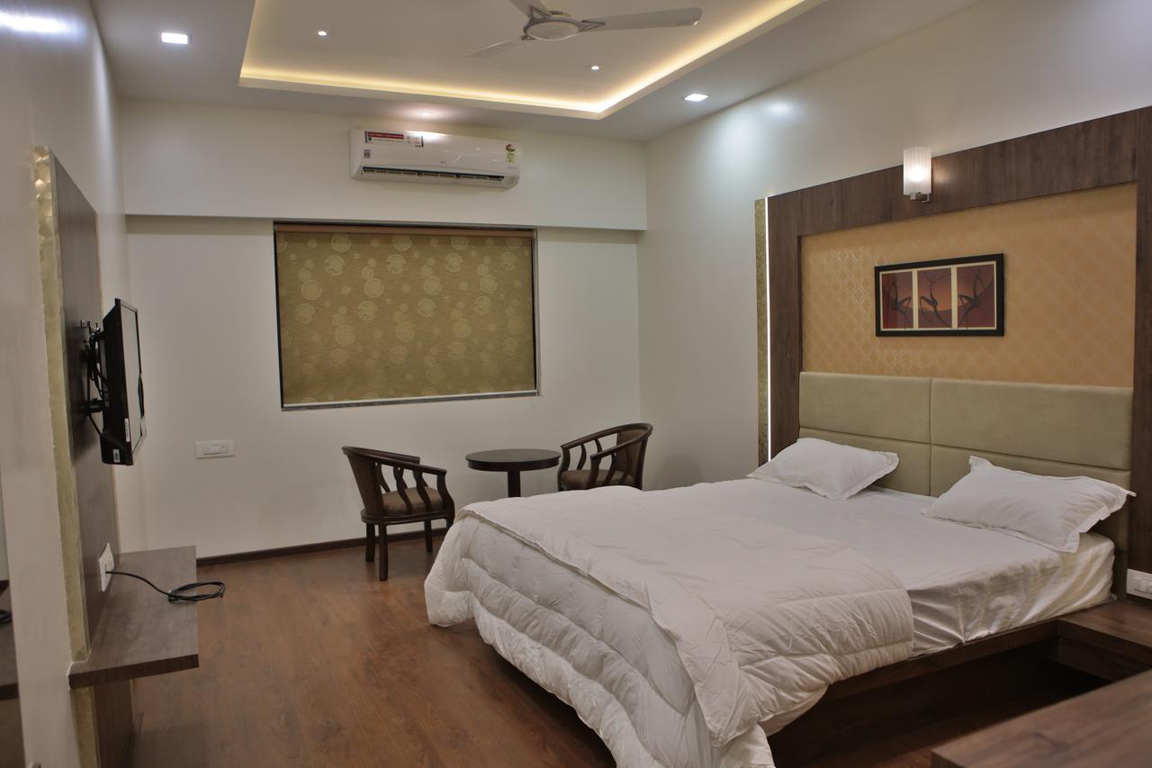 Hotel K P Pride Jālgaon Exterior foto