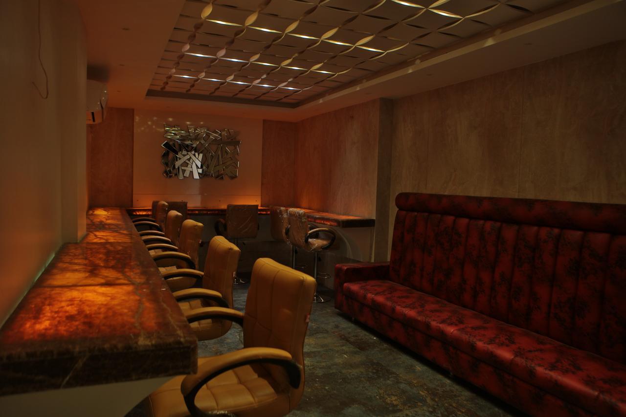 Hotel K P Pride Jālgaon Exterior foto